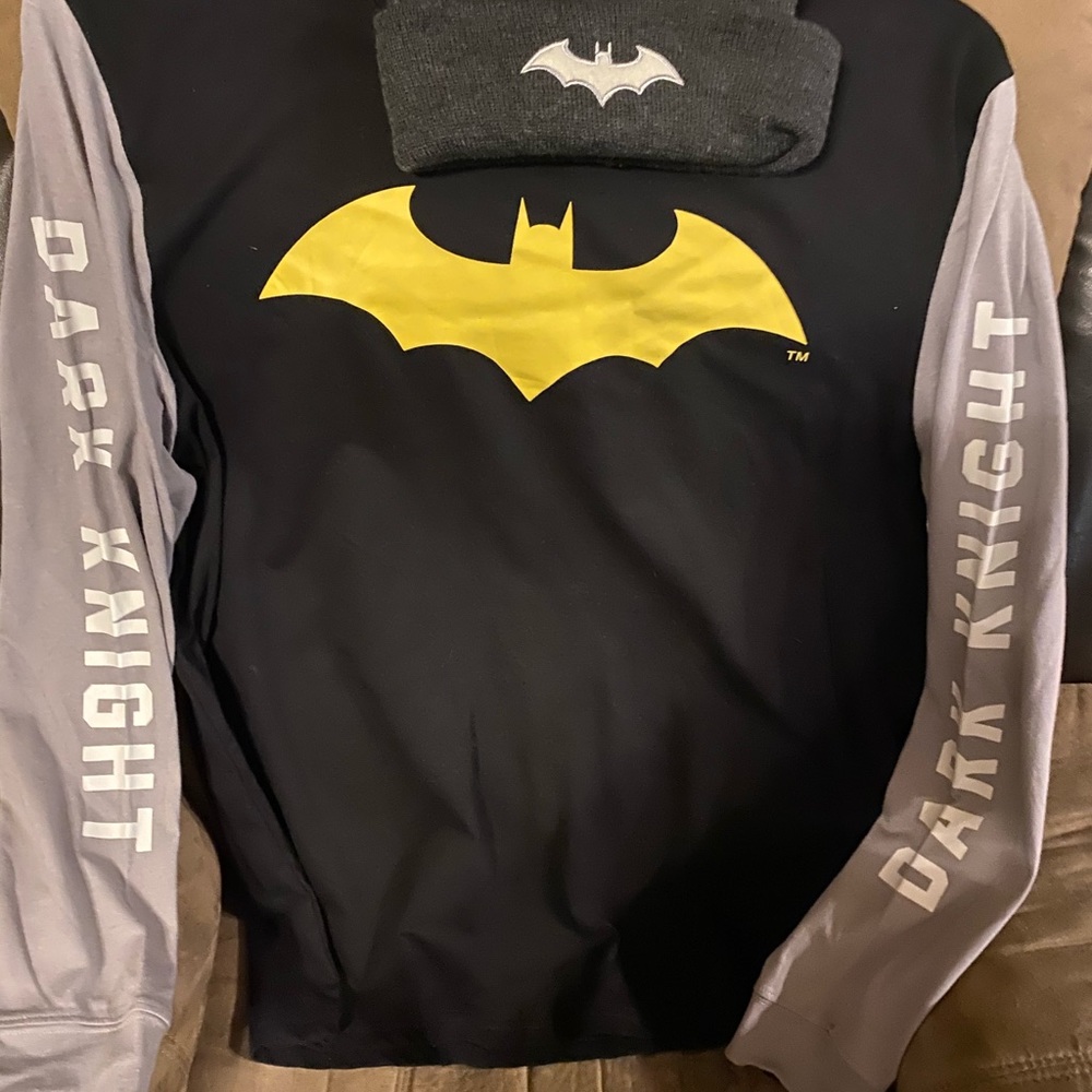 New Batman long sleeve top and beanie - Picture 7 of 9
